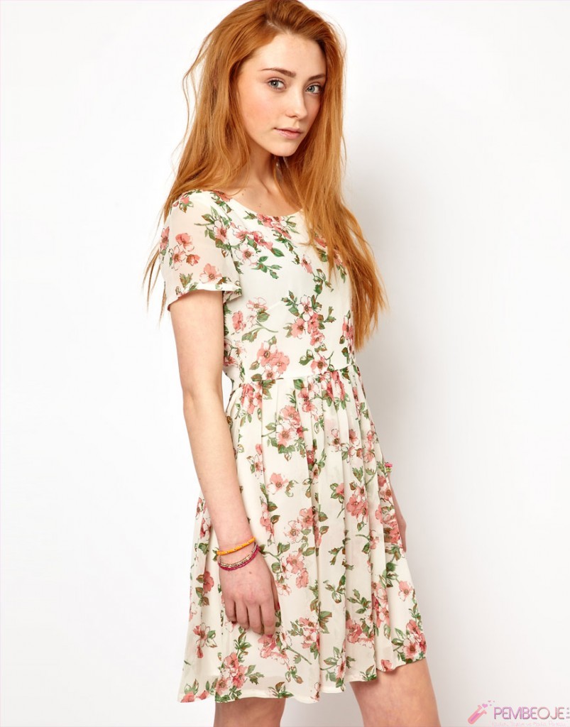 Floral desenli elbiseler nelerdir Floral desenli elbiseler nelerdir