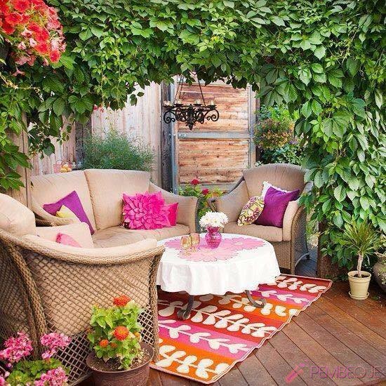 Pratik ve ilginç ev - bahçe dekorasyonu  sarmaşık altı oturma grubu
