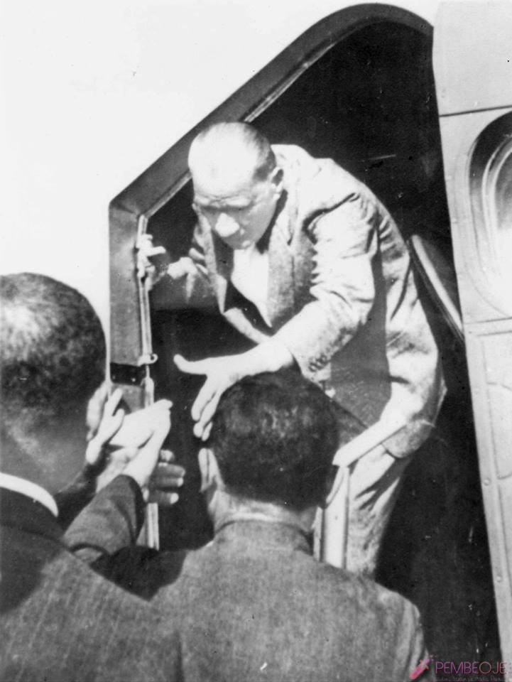 Mustafa Kemal Atatürk Resimleri - Fotoğrafları (200)