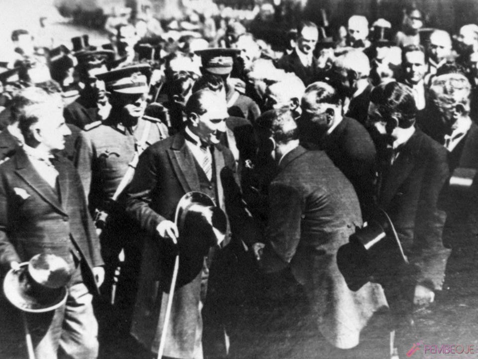 Mustafa Kemal Atatürk Resimleri - Fotoğrafları (246)